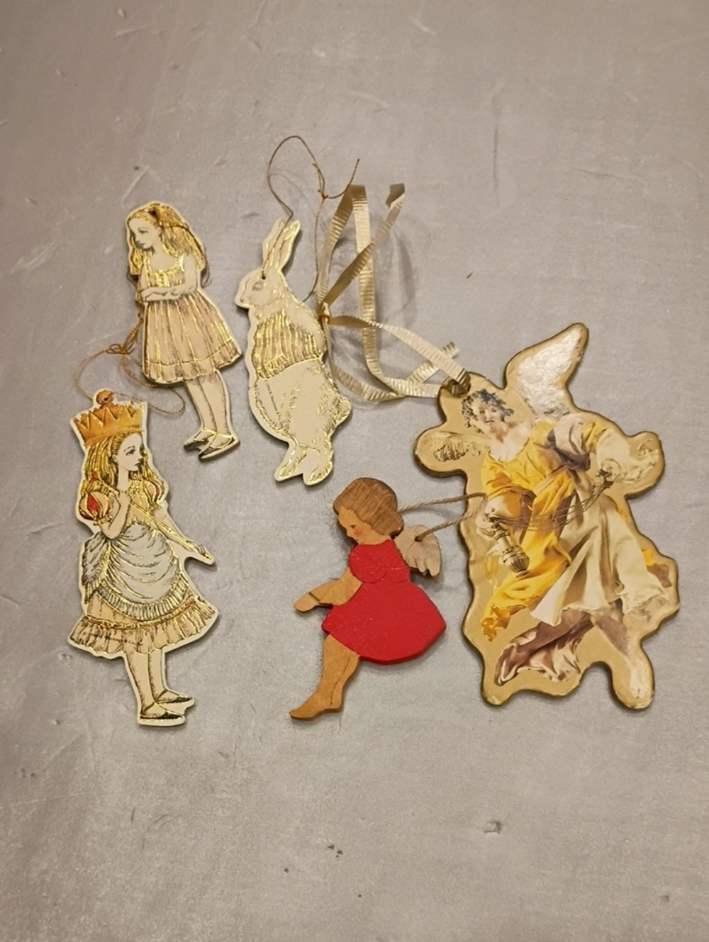 Vintage Decorative Hanging Ornaments - Assorted Cream, Gold Alice And Wonderland